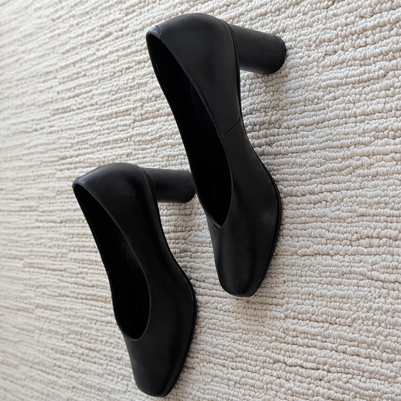 Jeffrey Campbell Simply Pump - Picture 5 of 8